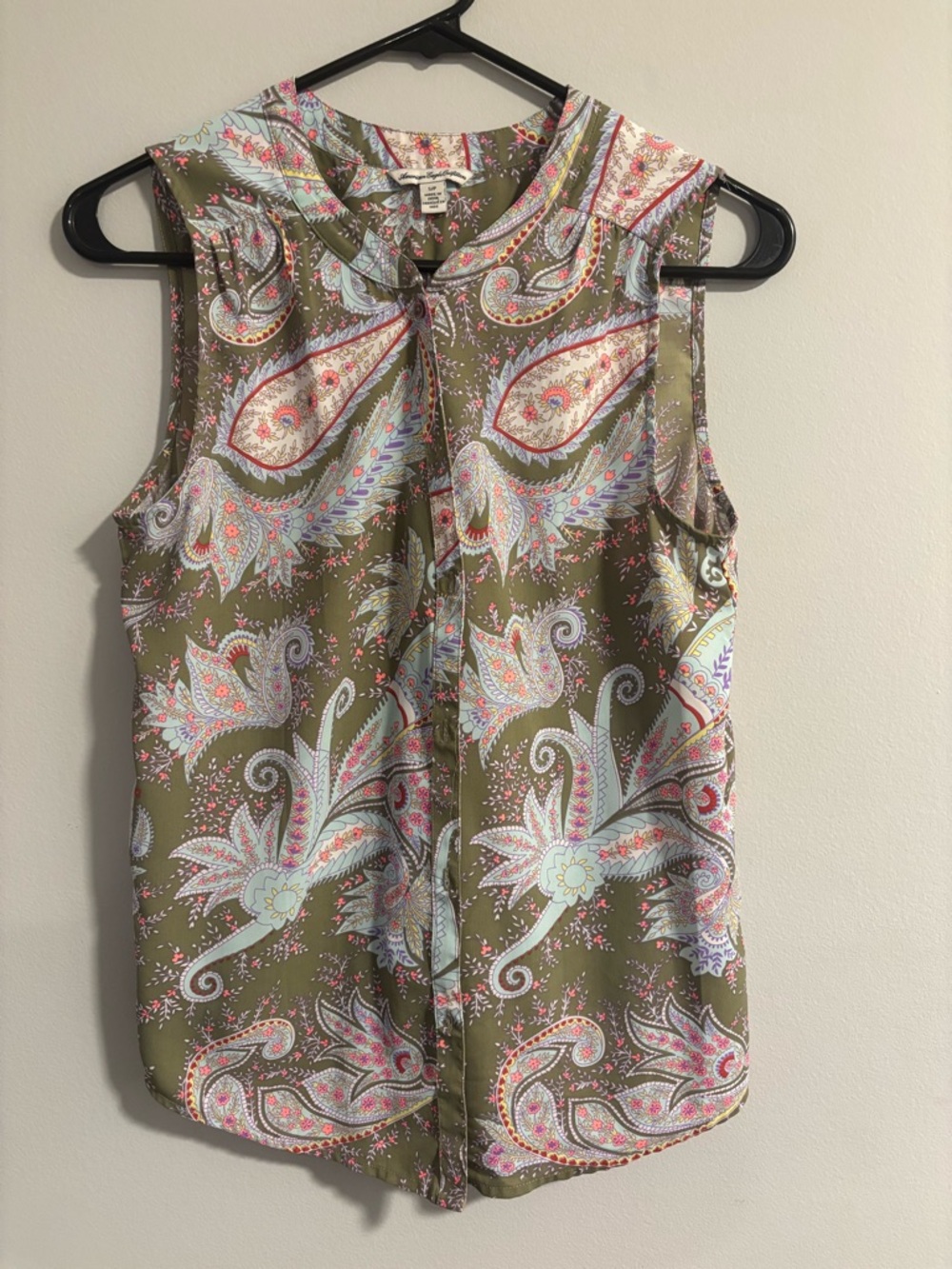 American Eagle Outfitters Sleeveless Button- down Top